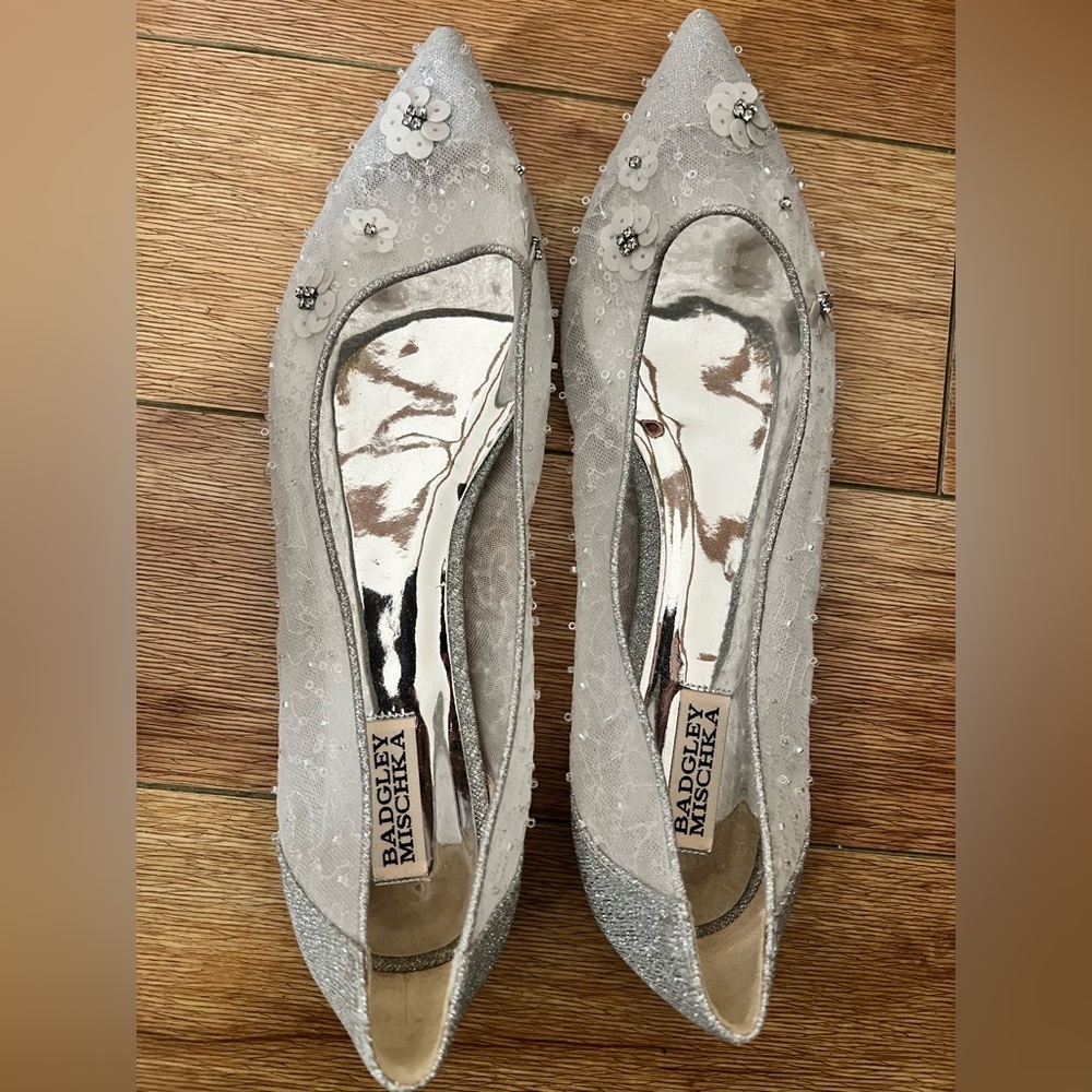 Badgley Mischka Women's Silver Flats